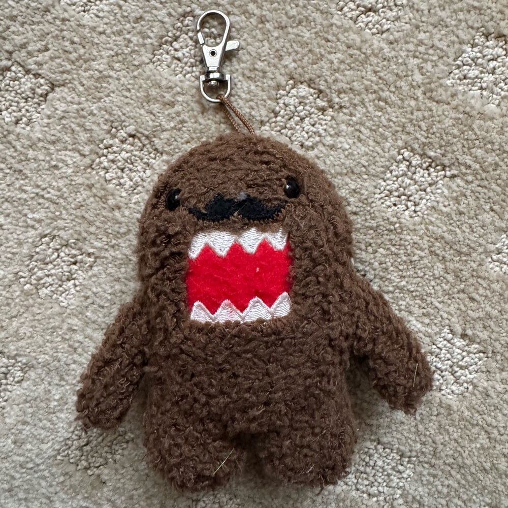 DOMO MUSTACHE KEYCHAIN